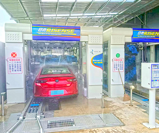 广东佛山加油站安装2台金龙隧道式洗车机CC-670