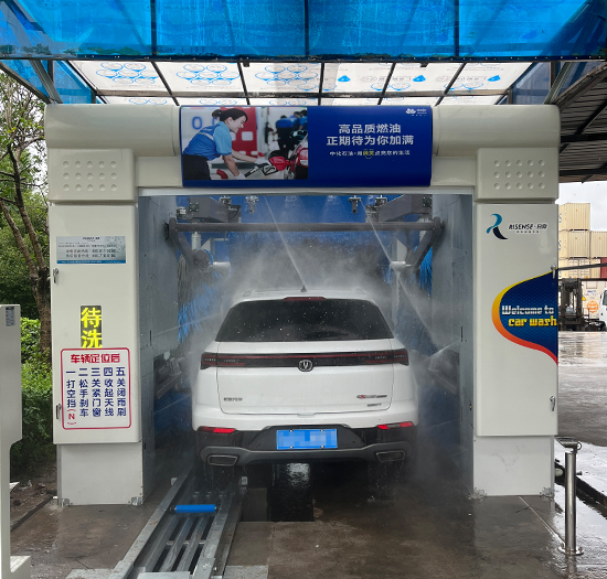 重庆加油站安装日森隧道式自动洗车机