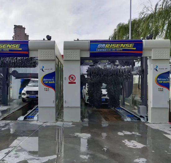 甘肃加油站安装2台日森隧道式自动洗车机