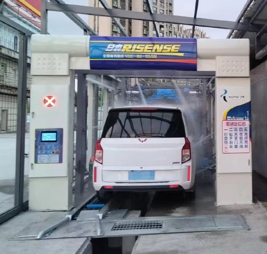 新疆加油站安装日森11刷隧道式洗车机