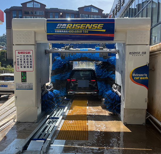 云南加油站安装日森气缸式隧道洗车机