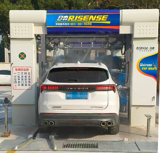 福建中国石化加油站安装日森隧道式洗车机