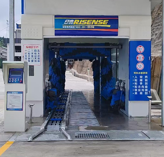 四川中国石油安装日森隧道式洗车机